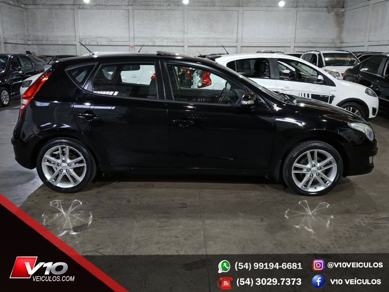 HYUNDAI I30 2.0 MPI 16V GASOLINA 4P AUTOMÁTICO 2010/2011 V10 VEÍCULOS CAXIAS DO SUL / Carros no Vale