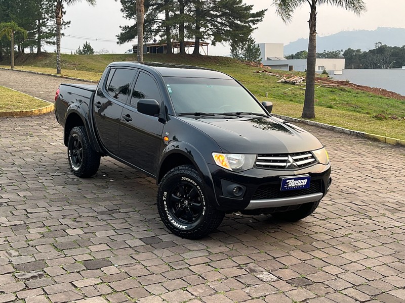 MITSUBISHI L200 TRITON HLS 2.4 FLEX 16V CD MEC. 2014/2015 BOSCO AUTOMÓVEIS GUAPORÉ / Carros no Vale