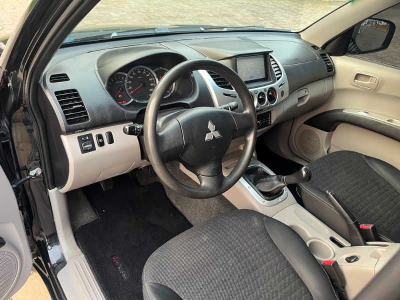 MITSUBISHI L200 TRITON HLS 2.4 FLEX 16V CD MEC. 2014/2015 BOSCO AUTOMÓVEIS GUAPORÉ / Carros no Vale