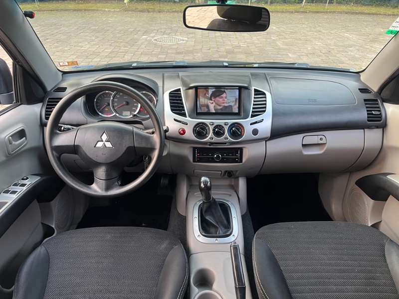 MITSUBISHI L200 TRITON HLS 2.4 FLEX 16V CD MEC. 2014/2015 BOSCO AUTOMÓVEIS GUAPORÉ / Carros no Vale