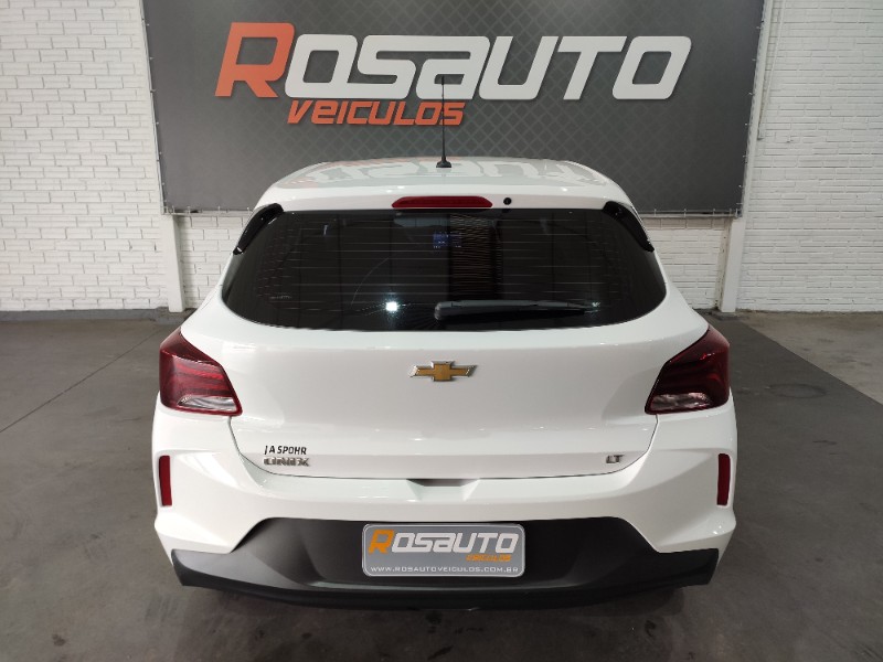 CHEVROLET ONIX 1.0 FLEX LT MANUAL 2022/2022 ROSAUTO VEÍCULOS VENÂNCIO AIRES / Carros no Vale