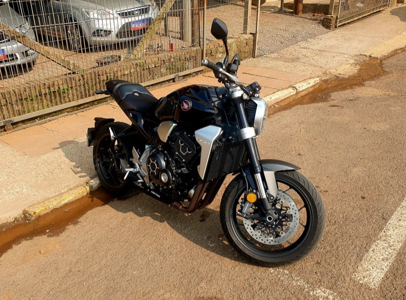 HONDA MOTOS CB 1000R 2019/2019 CRUZEIRO MULTIMARCAS CRUZEIRO DO SUL / Carros no Vale