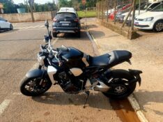 HONDA MOTOS CB 1000R 2019/2019 CRUZEIRO MULTIMARCAS CRUZEIRO DO SUL / Carros no Vale