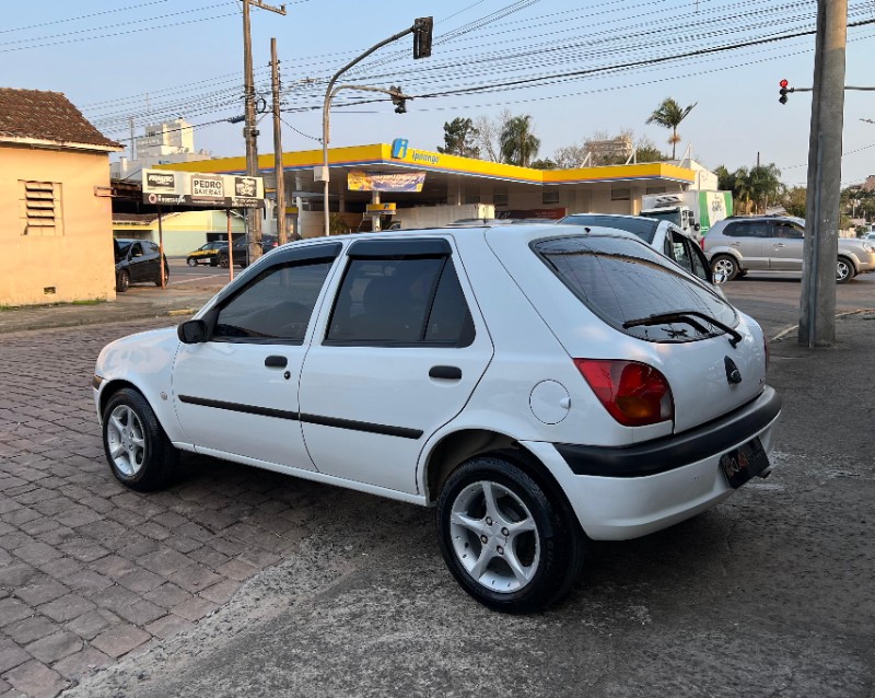 FORD FIESTA 1.0 MPI GL CLASS 8V 2000/2000 AR MULTIMARCAS VENÂNCIO AIRES / Carros no Vale