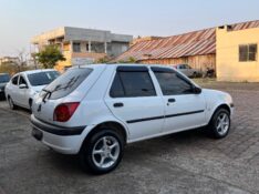 FORD FIESTA 1.0 MPI GL CLASS 8V 2000/2000 AR MULTIMARCAS VENÂNCIO AIRES / Carros no Vale