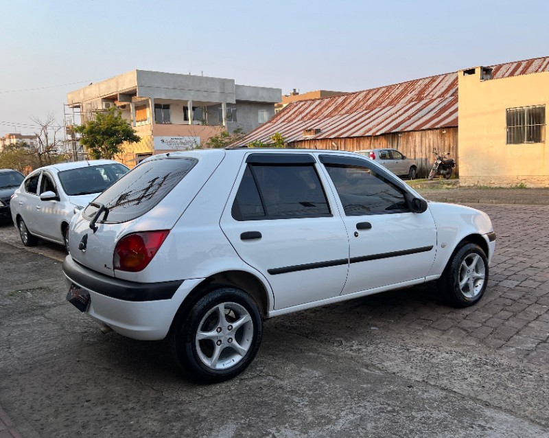 FORD FIESTA 1.0 MPI GL CLASS 8V 2000/2000 AR MULTIMARCAS VENÂNCIO AIRES / Carros no Vale