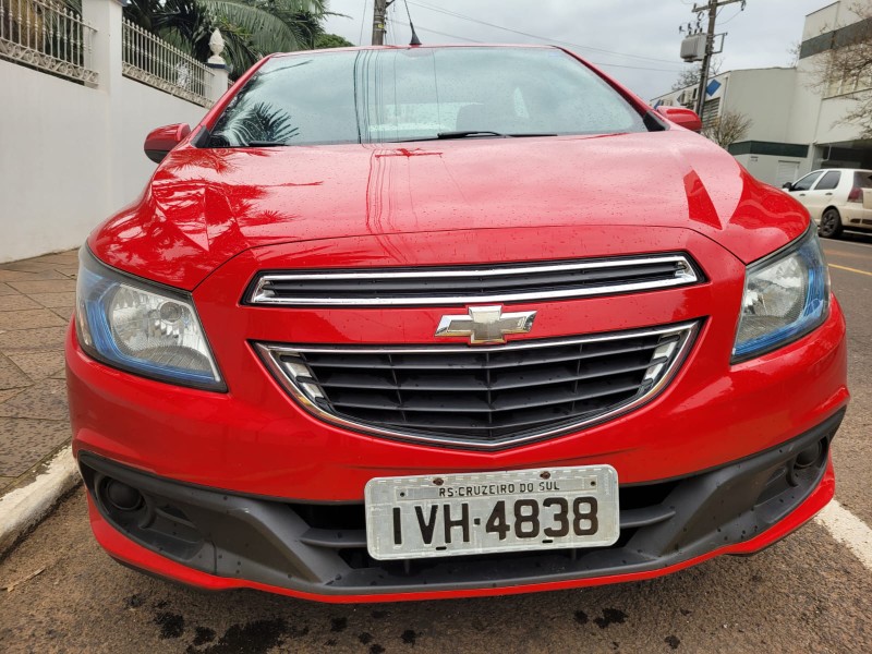 CHEVROLET PRISMA 1.4 LT 8V FLEX MANUAL 2014/2014 ADRIANO VEÍCULOS CRUZEIRO DO SUL / Carros no Vale