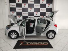 CHEVROLET ONIX 1.0 LS 2016/2016 TIAGO AUTOMÓVEIS VENÂNCIO AIRES / Carros no Vale