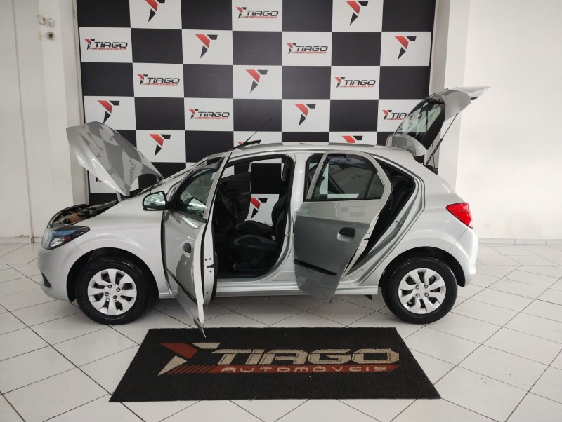 CHEVROLET ONIX 1.0 LS 2016/2016 TIAGO AUTOMÓVEIS VENÂNCIO AIRES / Carros no Vale