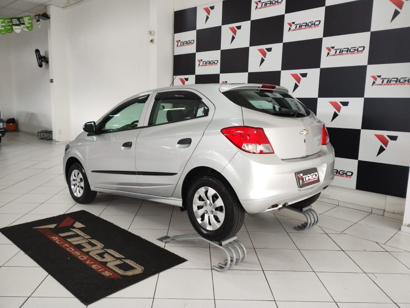 CHEVROLET ONIX 1.0 LS 2016/2016 TIAGO AUTOMÓVEIS VENÂNCIO AIRES / Carros no Vale