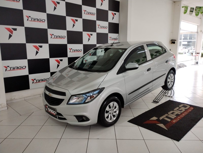 CHEVROLET ONIX 1.0 LS 2016/2016 TIAGO AUTOMÓVEIS VENÂNCIO AIRES / Carros no Vale