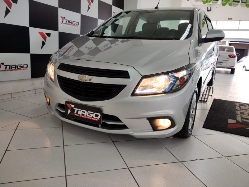 CHEVROLET ONIX 1.0 LS 2016/2016 TIAGO AUTOMÓVEIS VENÂNCIO AIRES / Carros no Vale