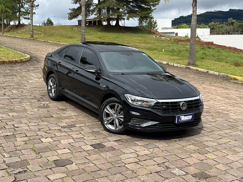 VOLKSWAGEN JETTA R-LINE 250 TSI 1.4 FLEX 16V AUT. 2018/2019 BOSCO AUTOMÓVEIS GUAPORÉ / Carros no Vale