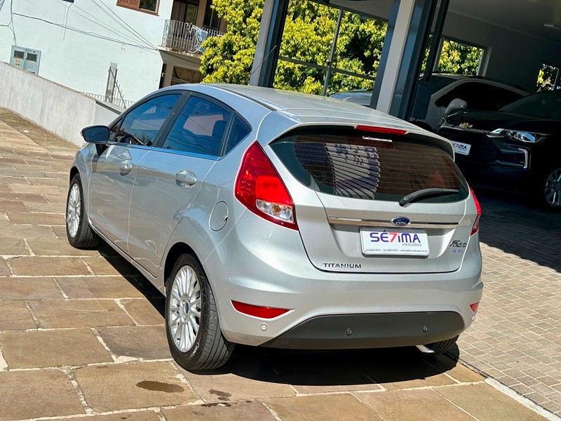 FORD FIESTA TITANIUM PLUS 1.6 16V FLEX AUT 2017/2017 SÉTIMA VEÍCULOS GUAPORÉ / Carros no Vale