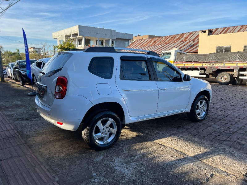 RENAULT DUSTER 1.6 DYNAMIQUE 4X2 16V FLEX 4P MANUAL 2013/2014 AR MULTIMARCAS VENÂNCIO AIRES / Carros no Vale