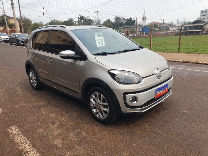 VOLKSWAGEN UP! CROSS I MOTION 1.0 T 12V 2015/2016 CRUZEIRO MULTIMARCAS CRUZEIRO DO SUL / Carros no Vale