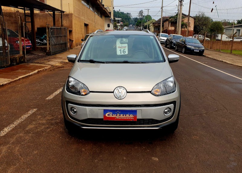 VOLKSWAGEN UP! CROSS I MOTION 1.0 T 12V 2015/2016 CRUZEIRO MULTIMARCAS CRUZEIRO DO SUL / Carros no Vale