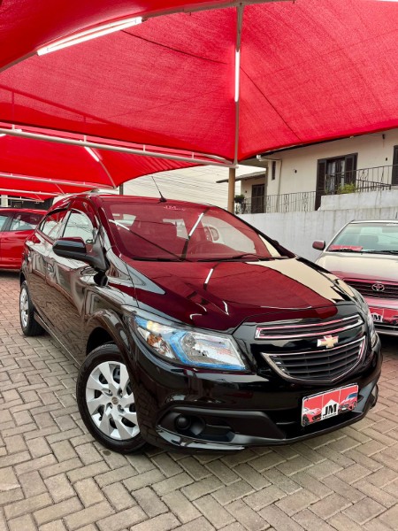 CHEVROLET ONIX 1.4 LT 2013/2013 JM AUTOMÓVEIS VENÂNCIO AIRES / Carros no Vale