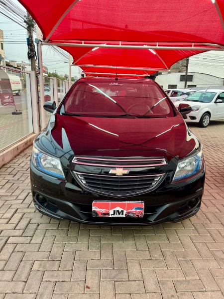 CHEVROLET ONIX 1.4 LT 2013/2013 JM AUTOMÓVEIS VENÂNCIO AIRES / Carros no Vale