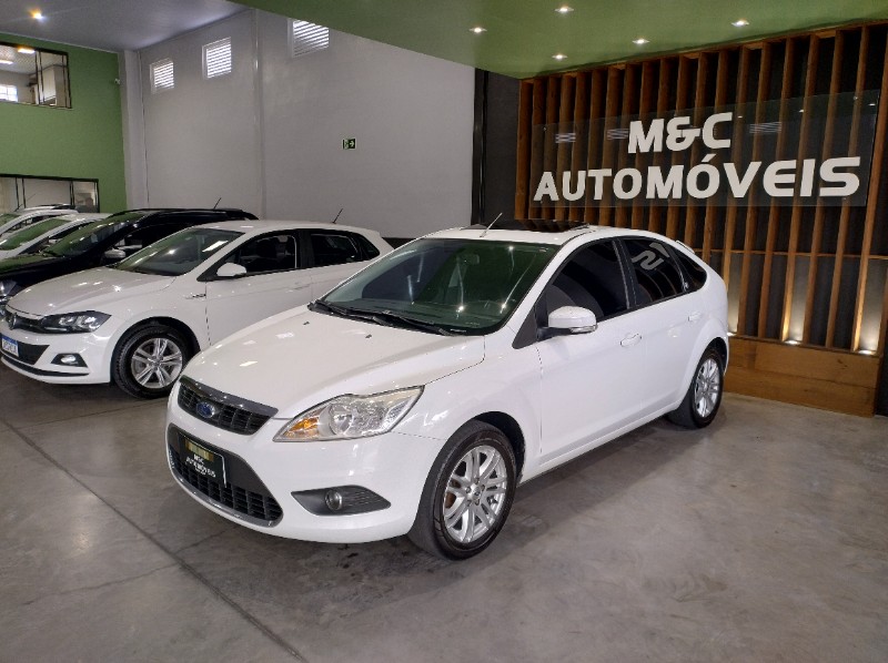 FORD FOCUS 2.0 GHIA 16V 2010/2011 M&C AUTOMÓVEIS CAXIAS DO SUL / Carros no Vale