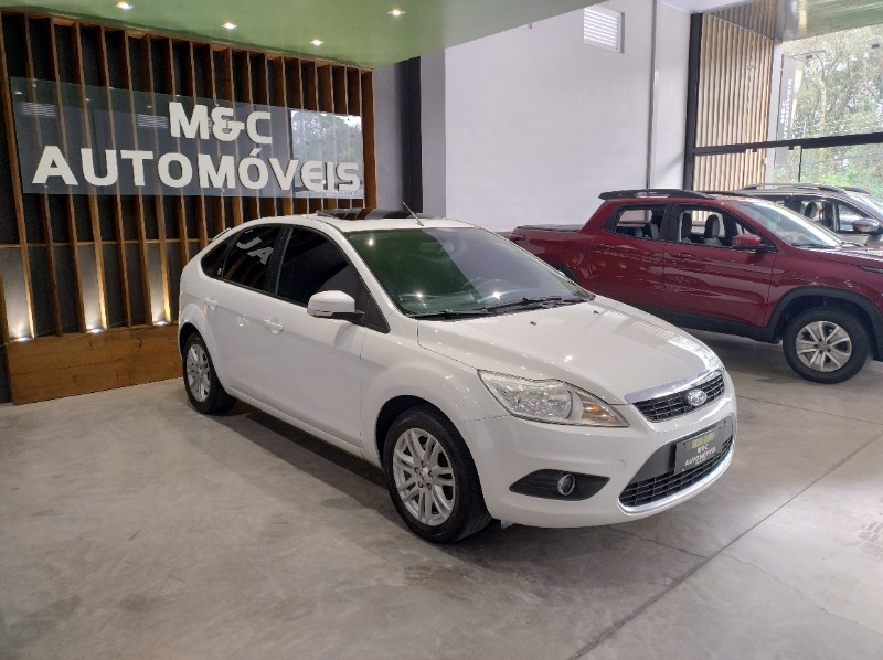 FORD FOCUS 2.0 GHIA 16V 2010/2011 M&C AUTOMÓVEIS CAXIAS DO SUL / Carros no Vale