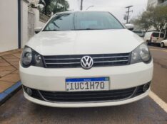 VOLKSWAGEN POLO SED. COMFORT. 1.6 MI TOT. FLEX 8V 2012/2013 ADRIANO VEÍCULOS CRUZEIRO DO SUL / Carros no Vale