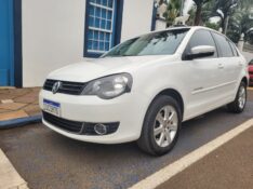 VOLKSWAGEN POLO SED. COMFORT. 1.6 MI TOT. FLEX 8V 2012/2013 ADRIANO VEÍCULOS CRUZEIRO DO SUL / Carros no Vale