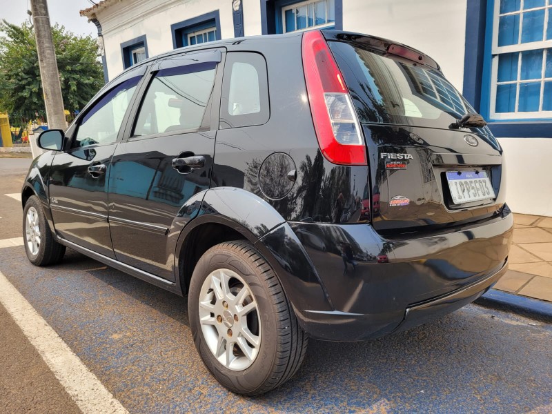 FORD FIESTA 1.0 8V FLEX/CLASS 1.0 8V FLEX 5P 2009/2009 ADRIANO VEÍCULOS CRUZEIRO DO SUL / Carros no Vale