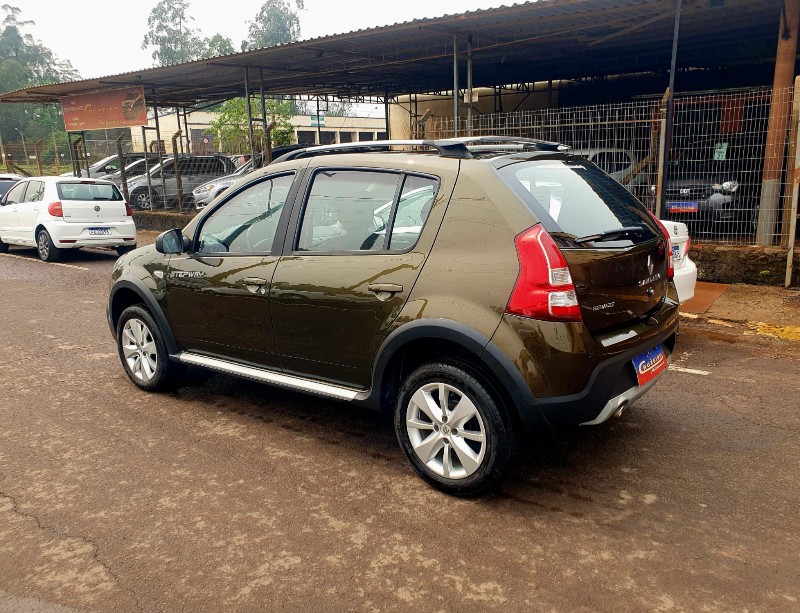 RENAULT SANDERO 1.6 STEPWAY 16V 2014/2014 CRUZEIRO MULTIMARCAS CRUZEIRO DO SUL / Carros no Vale