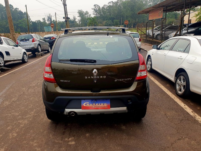 RENAULT SANDERO 1.6 STEPWAY 16V 2014/2014 CRUZEIRO MULTIMARCAS CRUZEIRO DO SUL / Carros no Vale