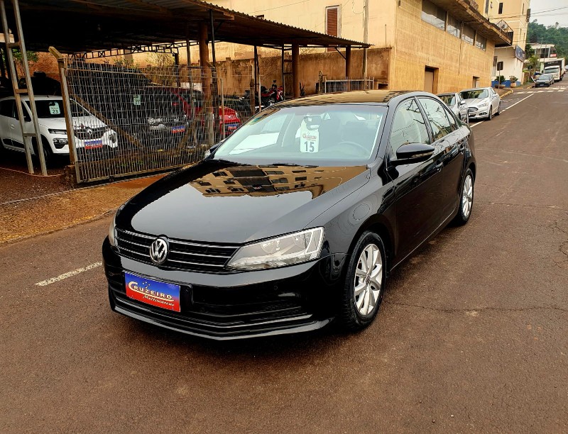 VOLKSWAGEN JETTA 2.0 COMFORTLINE 2014/2015 CRUZEIRO MULTIMARCAS CRUZEIRO DO SUL / Carros no Vale