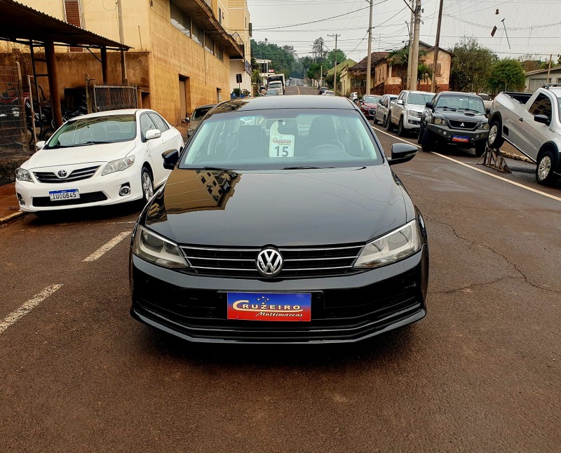 VOLKSWAGEN JETTA 2.0 COMFORTLINE 2014/2015 CRUZEIRO MULTIMARCAS CRUZEIRO DO SUL / Carros no Vale