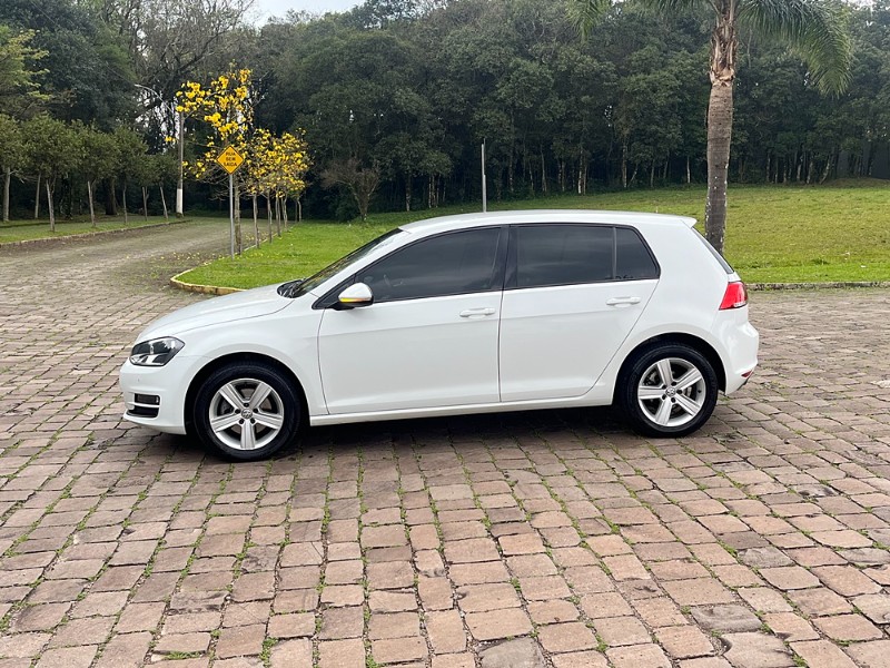 VOLKSWAGEN GOLF 1.6 MSI COMFORTLINE 16V 2015/2016 BOSCO AUTOMÓVEIS GUAPORÉ / Carros no Vale