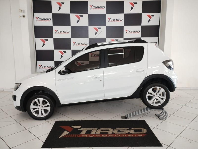 RENAULT SANDERO 1.6 STEPWAY 8V FLEX 4P MANUAL 2019/2019 TIAGO AUTOMÓVEIS VENÂNCIO AIRES / Carros no Vale