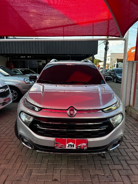 FIAT TORO 2.0 16V TURBO DIESEL VOLCANO 4WD 2017/2018 JM AUTOMÓVEIS VENÂNCIO AIRES / Carros no Vale