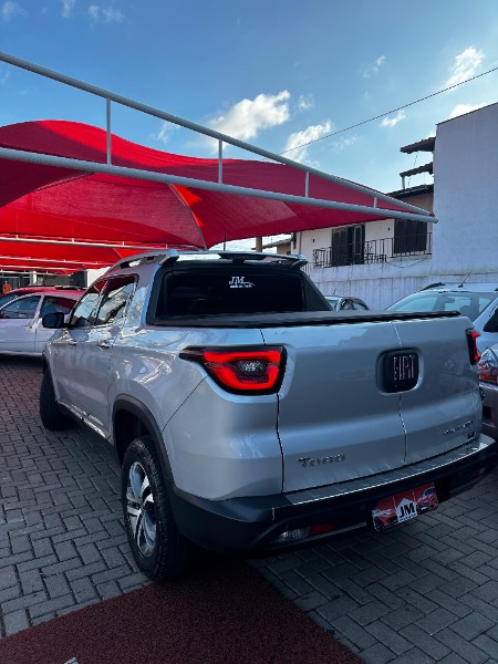 FIAT TORO 2.0 16V TURBO DIESEL VOLCANO 4WD 2017/2018 JM AUTOMÓVEIS VENÂNCIO AIRES / Carros no Vale