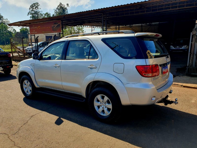 TOYOTA HILUX SW4 3.0 SRV 4X4 16V TURBO INTERCOOLER DIESEL 4P AUT 2006/2007 CRUZEIRO MULTIMARCAS CRUZEIRO DO SUL / Carros no Vale