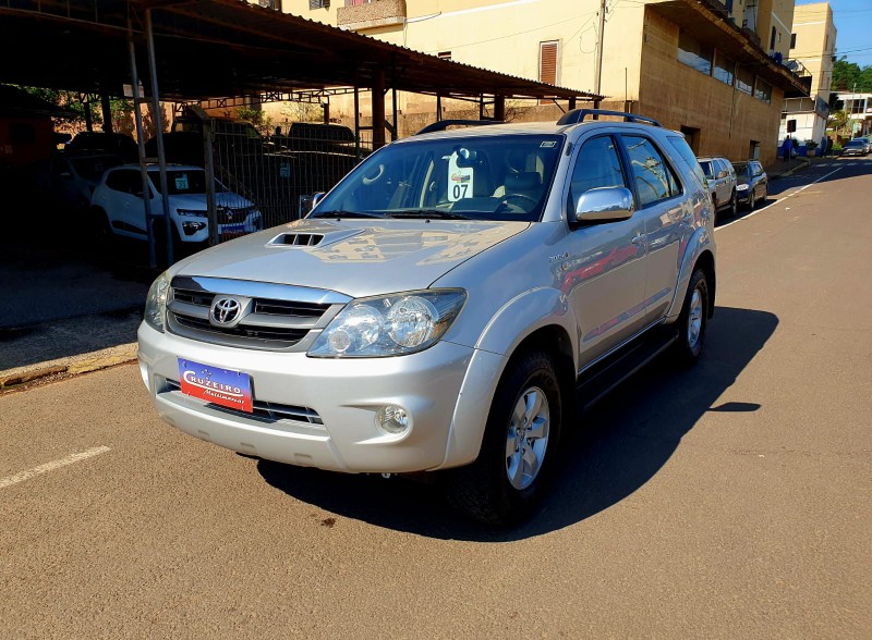 TOYOTA HILUX SW4 3.0 SRV 4X4 16V TURBO INTERCOOLER DIESEL 4P AUT 2006/2007 CRUZEIRO MULTIMARCAS CRUZEIRO DO SUL / Carros no Vale