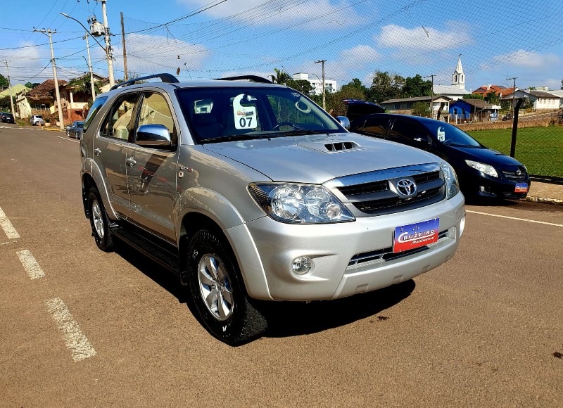 TOYOTA HILUX SW4 3.0 SRV 4X4 16V TURBO INTERCOOLER DIESEL 4P AUT 2006/2007 CRUZEIRO MULTIMARCAS CRUZEIRO DO SUL / Carros no Vale