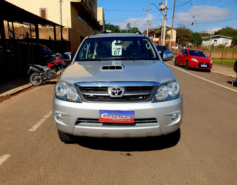 TOYOTA HILUX SW4 3.0 SRV 4X4 16V TURBO INTERCOOLER DIESEL 4P AUT 2006/2007 CRUZEIRO MULTIMARCAS CRUZEIRO DO SUL / Carros no Vale