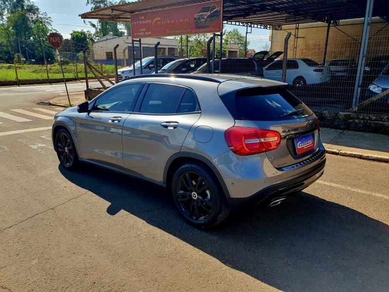 MERCEDES-BENZ GLA 200 ADVANCE 1.6 TURBO 2014/2015 CRUZEIRO MULTIMARCAS CRUZEIRO DO SUL / Carros no Vale