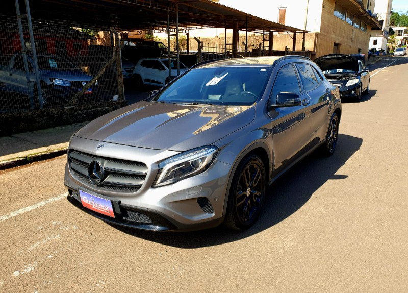 MERCEDES-BENZ GLA 200 ADVANCE 1.6 TURBO 2014/2015 CRUZEIRO MULTIMARCAS CRUZEIRO DO SUL / Carros no Vale