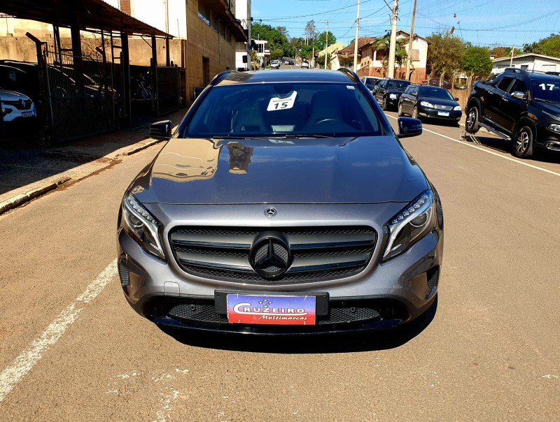 MERCEDES-BENZ GLA 200 ADVANCE 1.6 TURBO 2014/2015 CRUZEIRO MULTIMARCAS CRUZEIRO DO SUL / Carros no Vale