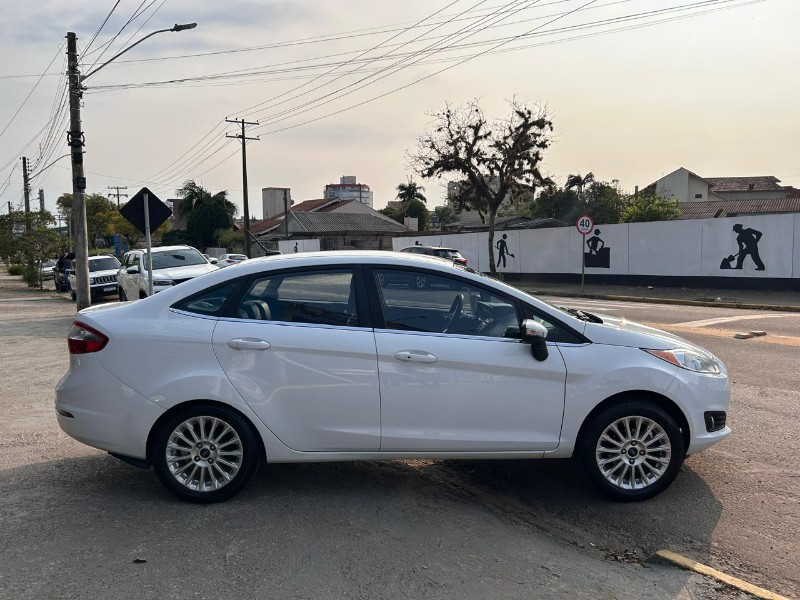 FORD FIESTA TIT./TIT.PLUS 1.6 16V FLEX AUT. 2017/2017 LS MULTIMARCAS VENÂNCIO AIRES / Carros no Vale