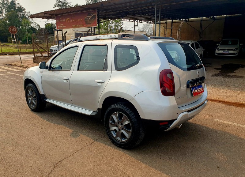 RENAULT DUSTER 1.6 DYNAMIQUE 2016/2016 CRUZEIRO MULTIMARCAS CRUZEIRO DO SUL / Carros no Vale