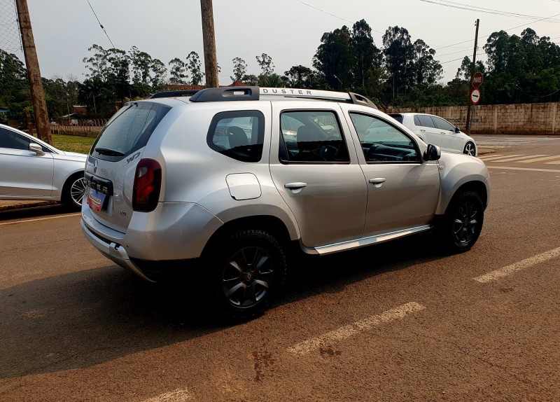 RENAULT DUSTER 1.6 DYNAMIQUE 2016/2016 CRUZEIRO MULTIMARCAS CRUZEIRO DO SUL / Carros no Vale