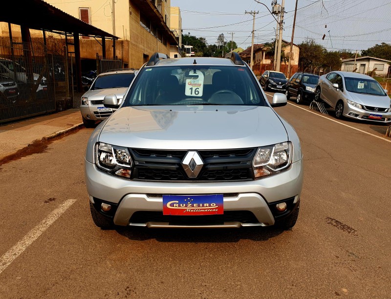 RENAULT DUSTER 1.6 DYNAMIQUE 2016/2016 CRUZEIRO MULTIMARCAS CRUZEIRO DO SUL / Carros no Vale