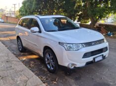 MITSUBISHI OUTLANDER 2.0 16V 2015/2015 STOPCAR MULTIMARCAS ESTRELA / Carros no Vale