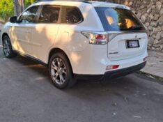 MITSUBISHI OUTLANDER 2.0 16V 2015/2015 STOPCAR MULTIMARCAS ESTRELA / Carros no Vale