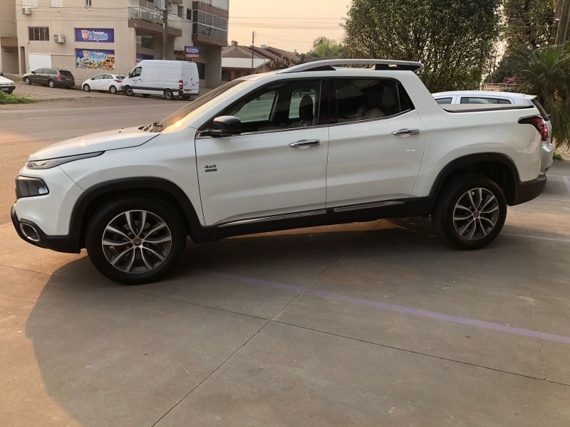 FIAT TORO 2.0 16V TURBO DIESEL VOLCANO 4WD AT9 2020/2020 CATTO VEÍCULOS ARROIO DO MEIO / Carros no Vale